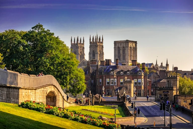North Yorkshire shoppers warned over AI fake shop sites