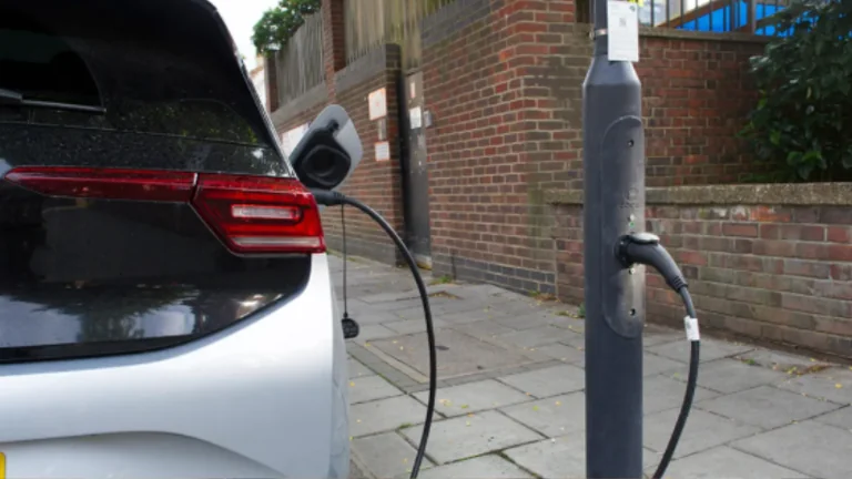 Bexley residents get 400 lamp-post EV chargers