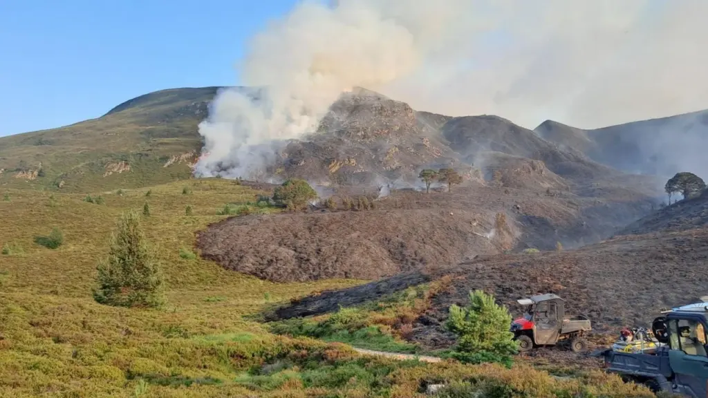 Glenmore wildfire eases but access stays closed