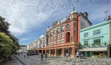 The Battle brings Britpop rivalry to Brighton on 14 July
