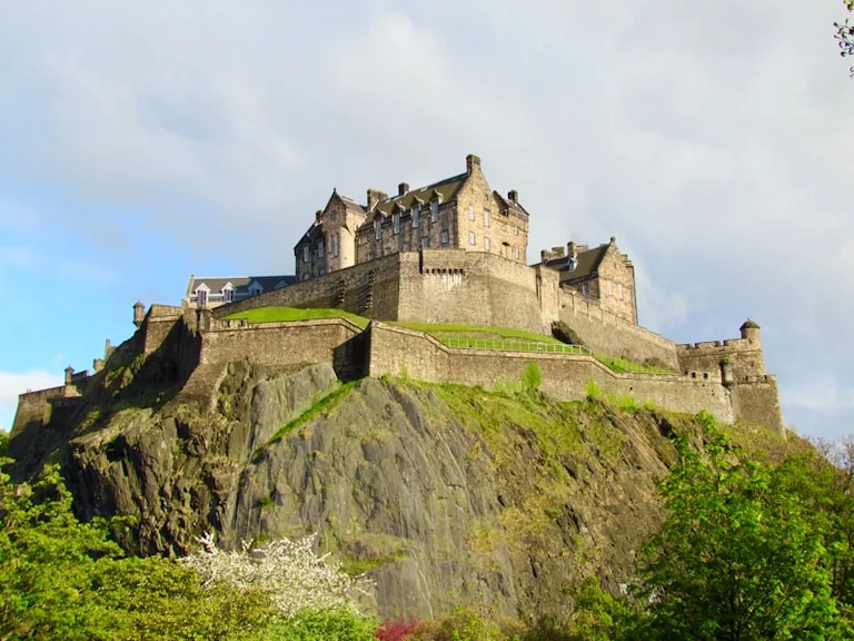 Edinburgh shoppers and commuters face recovery changes on Princes Street