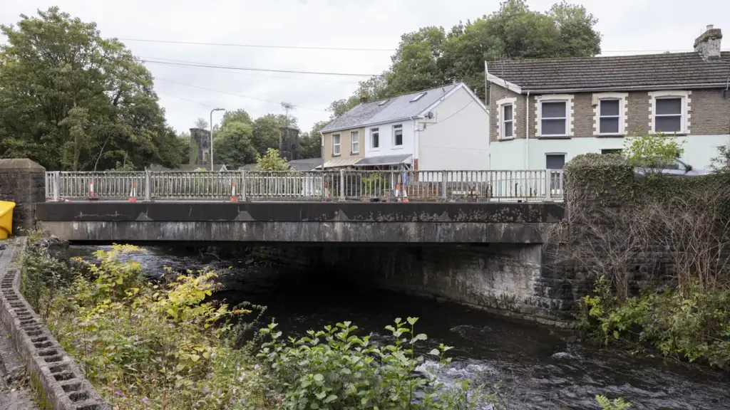 Blackmill drivers face phased A4061 bridge closures